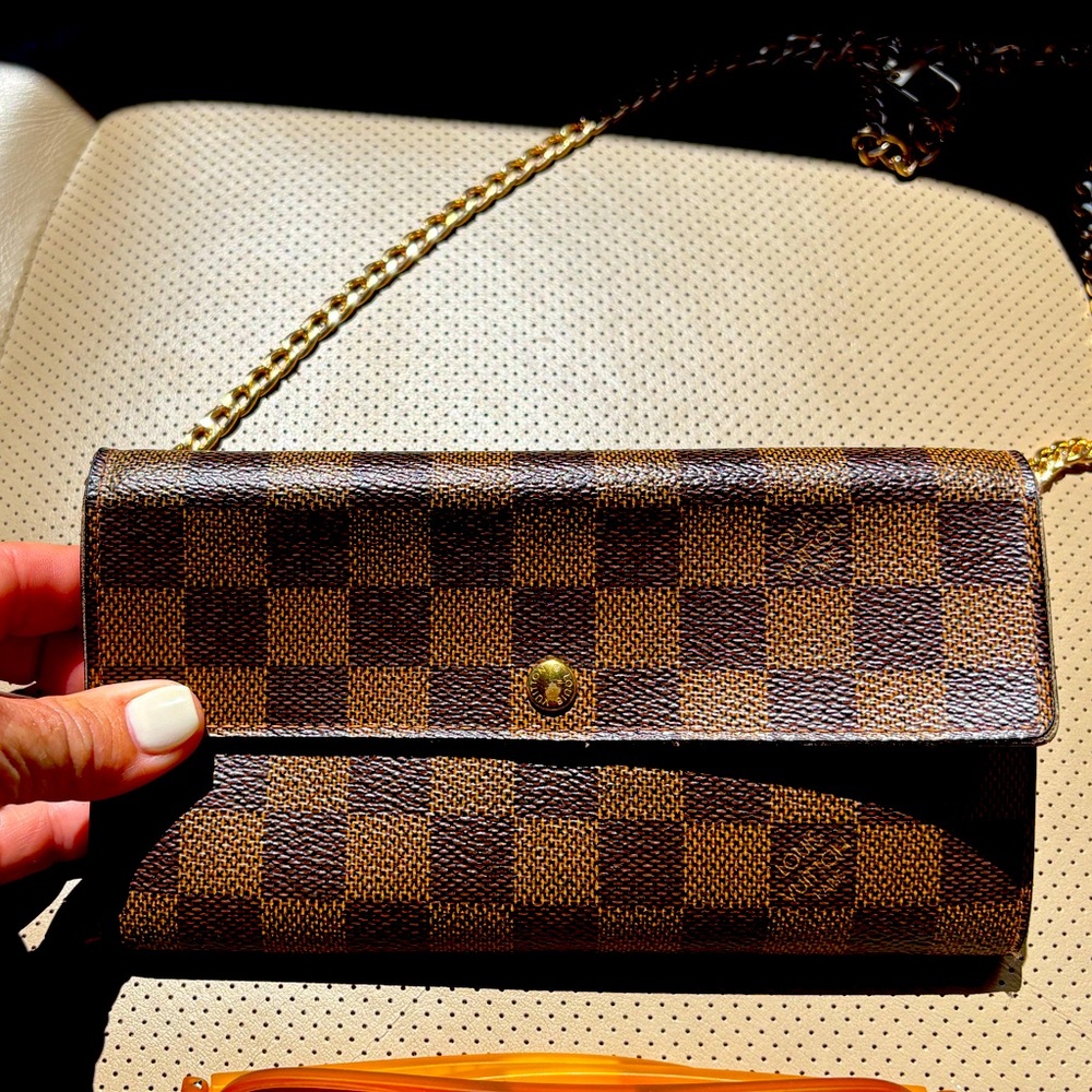 Louis Vuitton Excellent condition authentic wallet/small cross body.